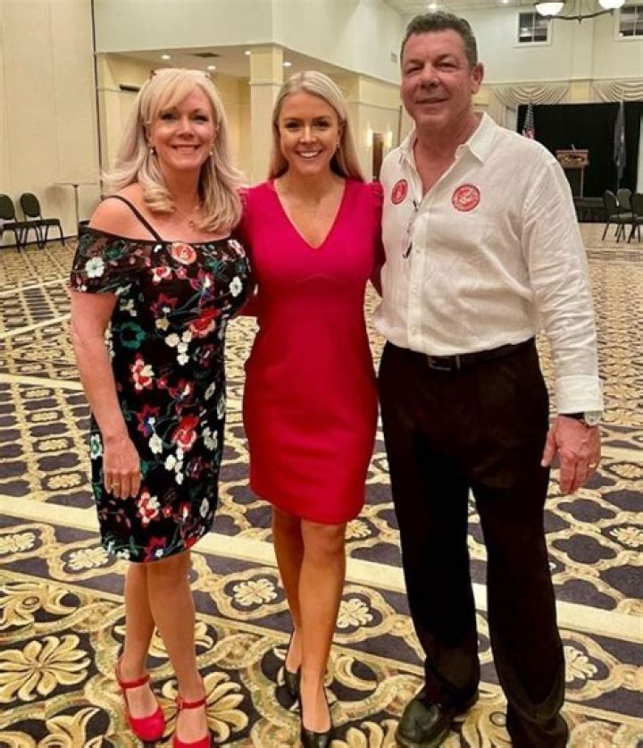 Caroline Collins [WFMJ] Wiki, Biography, Age, Salary, Husband, Instagram