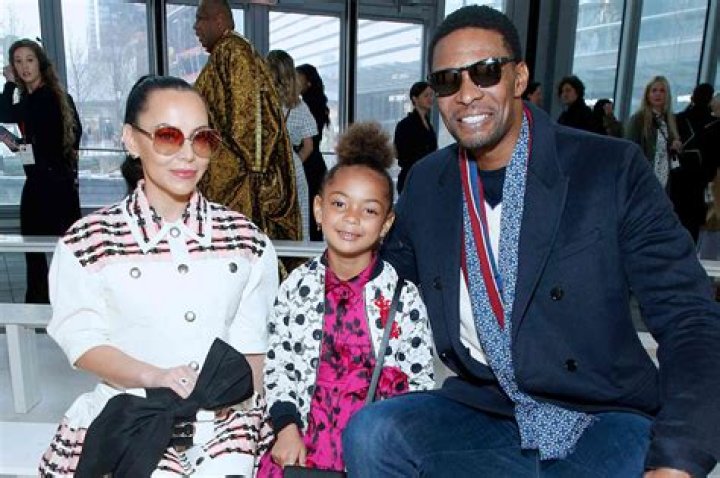 Chris Bosh – Bio, Wife, Mom, Kids, Age, Height, Net Worth, Family