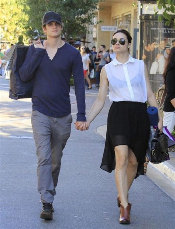 Crystal Reed Bio, Relationship with Daniel Sharman, Age, Height, Other Facts