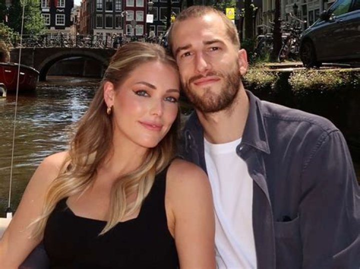 Kelsey Weier (The Bachelor) Bio, Age, Family, Miss Iowa, Salary And More