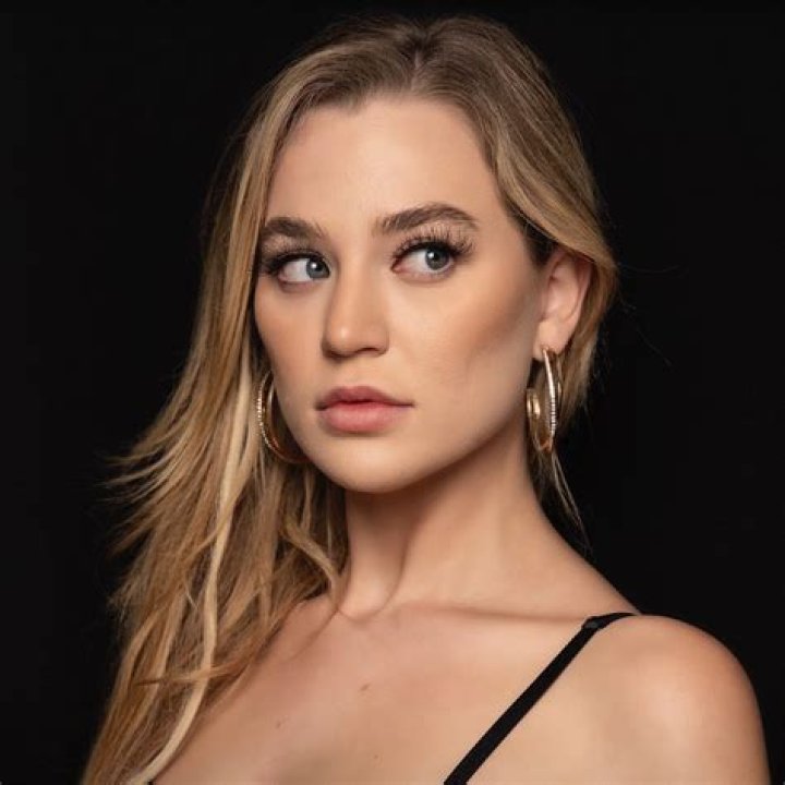 Kinsey Wolanski (Model) Wiki, Bio, Age, Height, Weight, Boyfriend, Family, Career, Net Worth, Facts