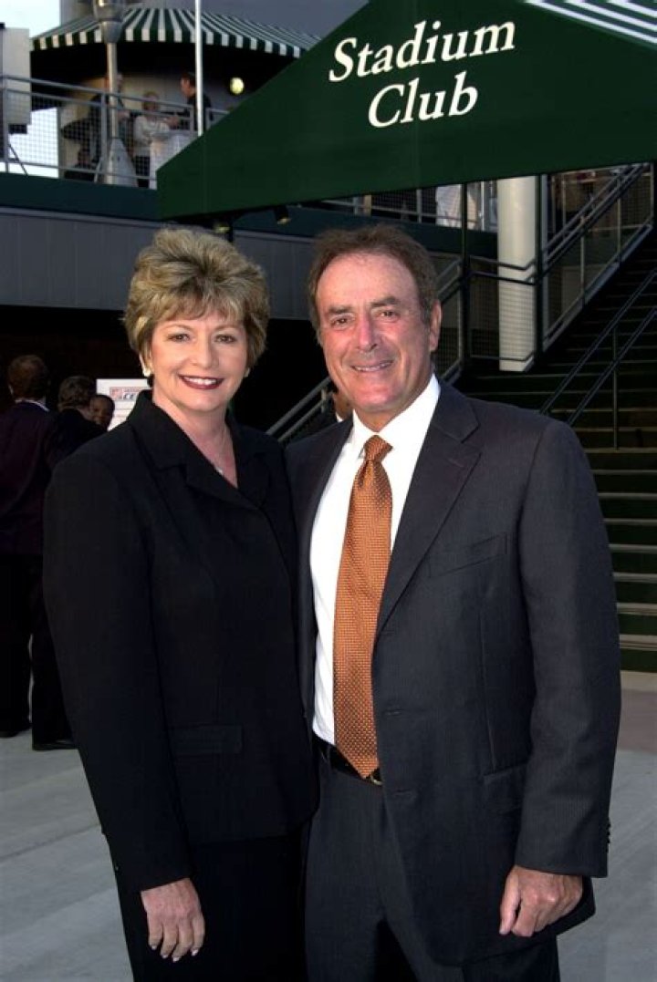 Linda Anne Stamaton Bio Wiki, Age, Birthday, Height, Al Michaels Wife, Kids, Job and Net Worth
