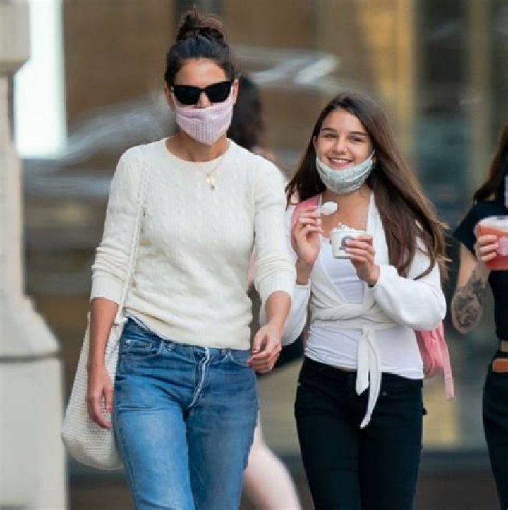 Suri Cruise Age, Height And Wikipedia: Meet Katie Holmes’ Daughter On Instagram