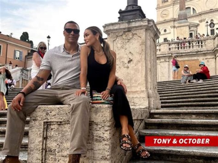 Tony Gonzalez Wife – October Gonzalez Age, Children, Net Worth and Instagram, Wiki, Bio