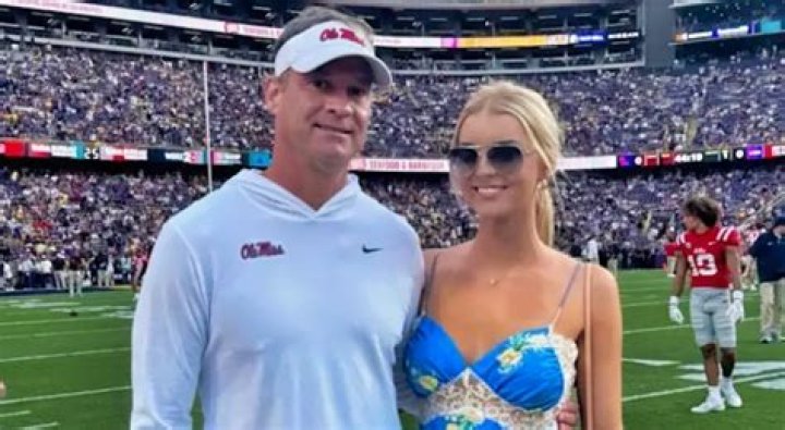Urban Meyer Wiki, Salary, Daughter, Wife, Net Worth & Coach Record